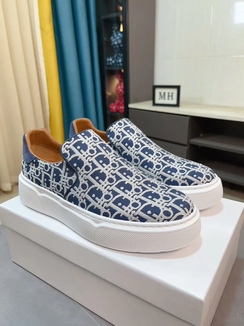 Men's men's shoes 💰380🌸🌸[Dior] 25ss new product B01 moral training shoes. The toe dimension design of the couple's style is a bit wider. The upper foot comfort is perfect. The threads are beautiful. Perfectly adaptable to trousers. Decorated with various classic details. It is an ideal choice for daily styling. Can be matched with various casual items to create exquisite looks. Fabric: top layer cowhide/lining sheepskin TPU original outsole Code number: 38-44, 45 customized